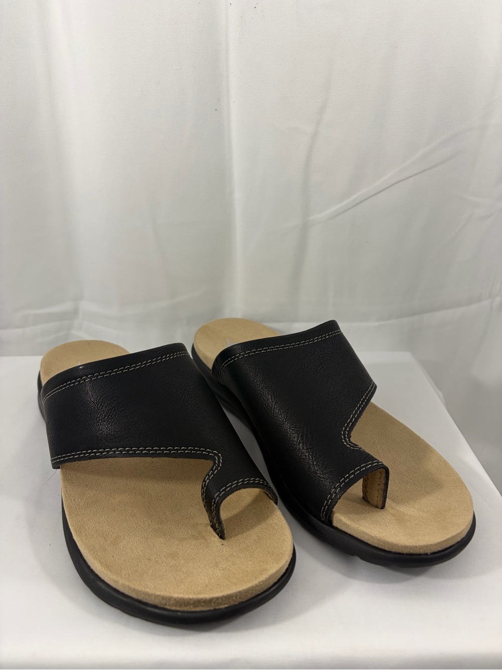 NWT Eastland Women’s Size 10 Black Toe-Loop Slide Sandals